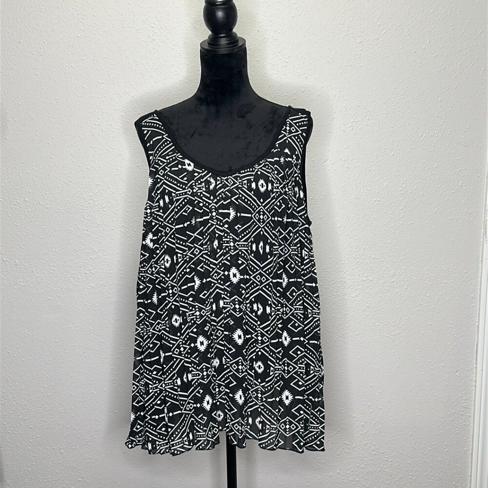 Love On A Hanger Pleated Black & White Aztec Print Sleeveless Blouse - 1X - Picture 2 of 7